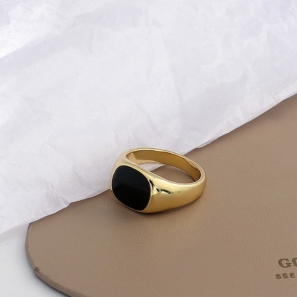 NEW Signet Ring 7.5 - Picture 1 of 4